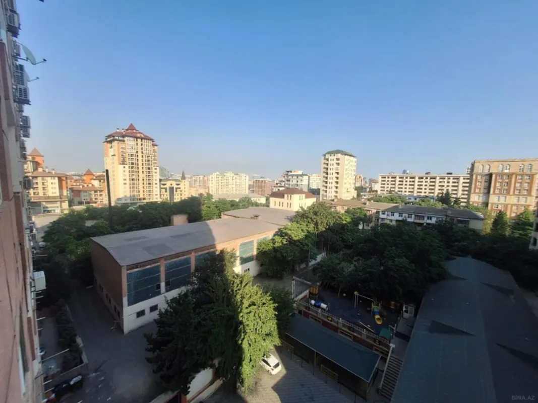 Satılır 4 otaqlı mənzil 220 m²