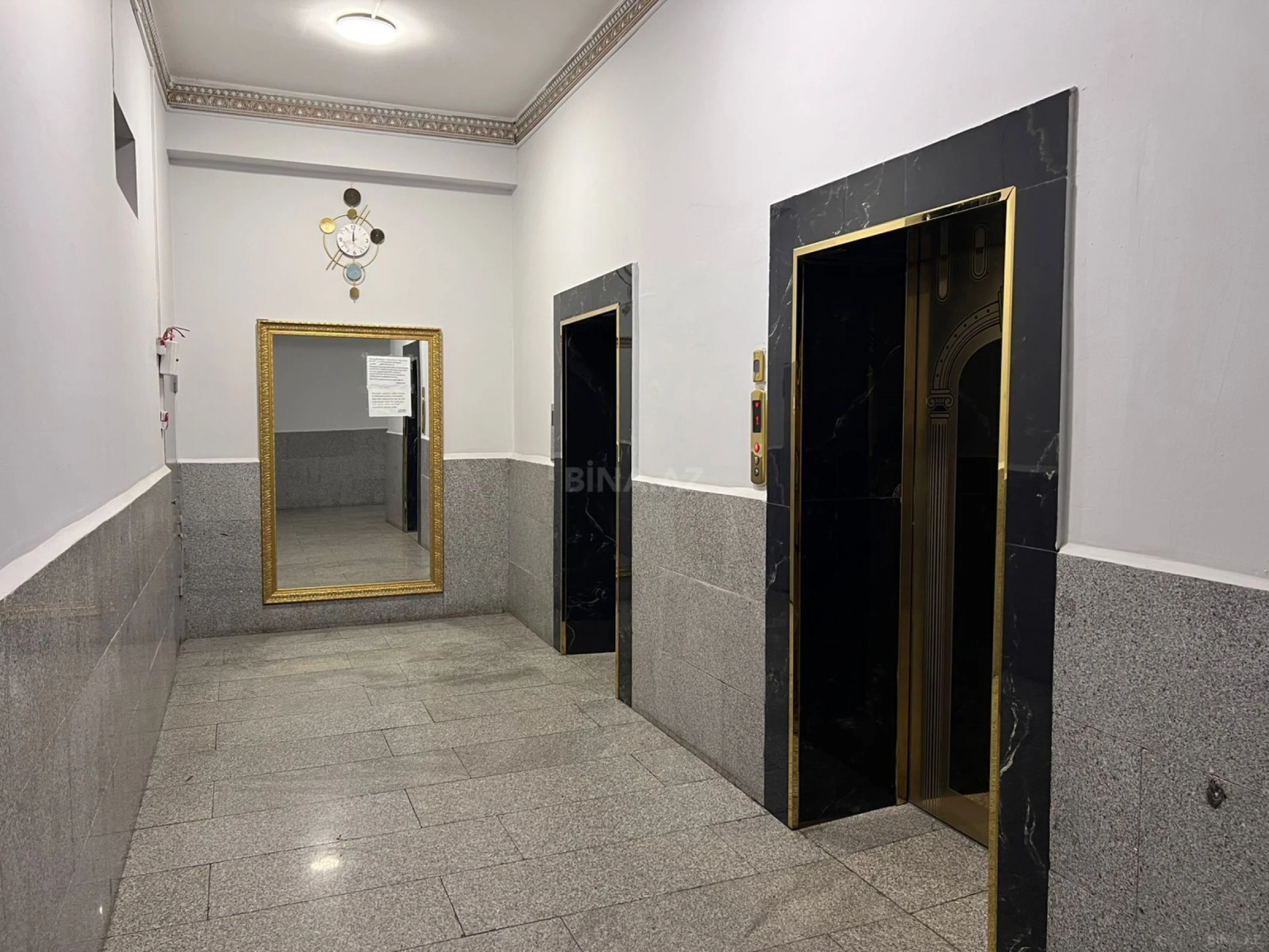 Satılır 4 otaqlı mənzil 220 m²