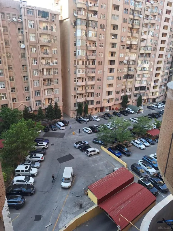 Satılır 4 otaqlı mənzil 220 m²