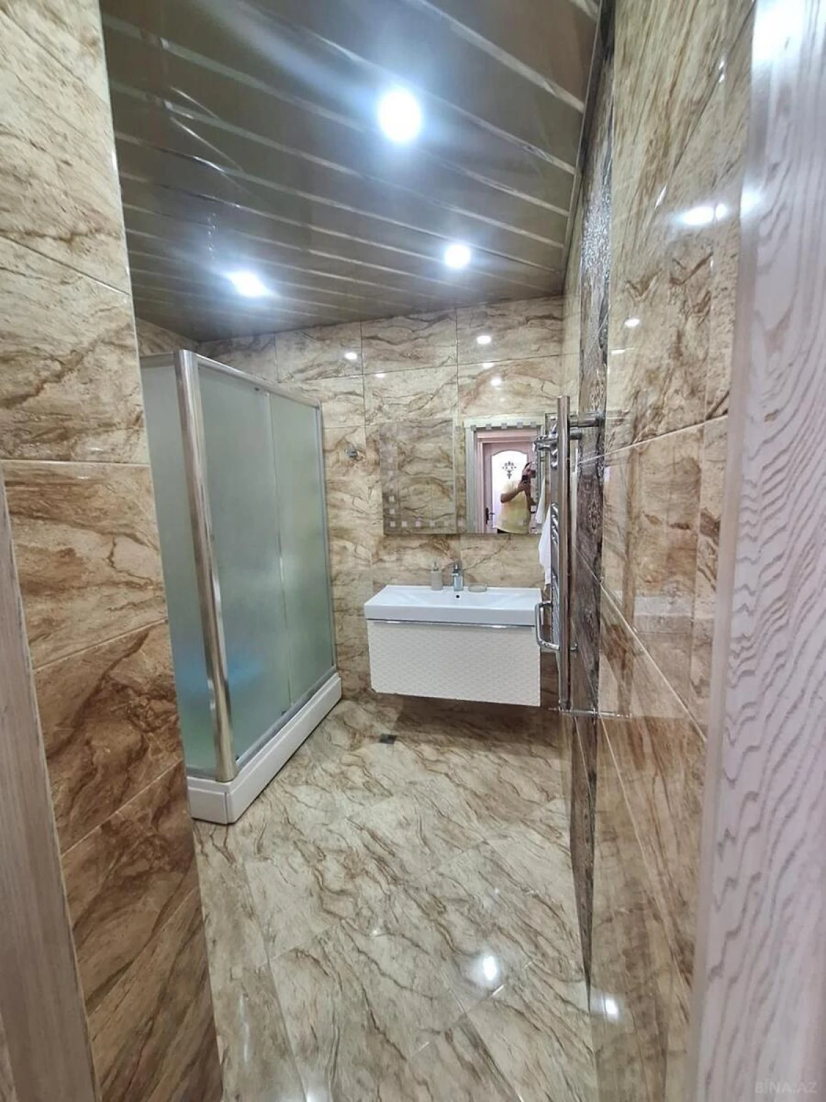 Satılır 4 otaqlı mənzil 220 m²