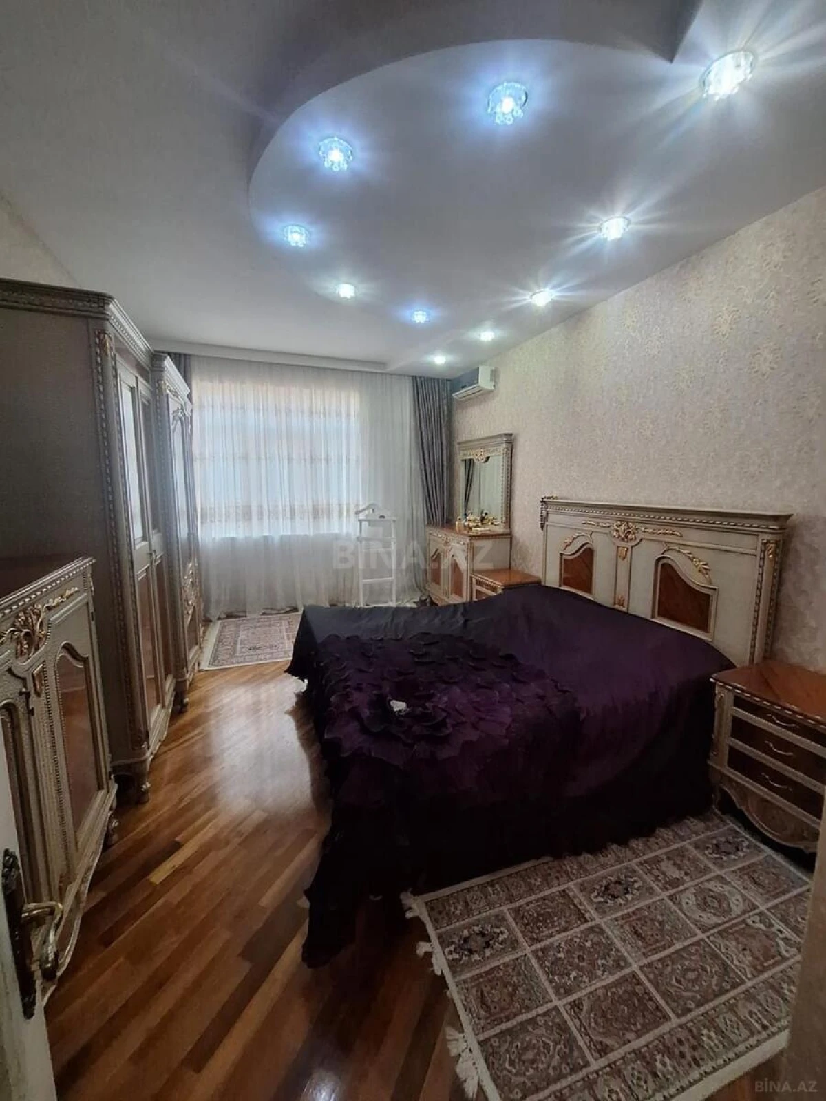Satılır 4 otaqlı mənzil 220 m²