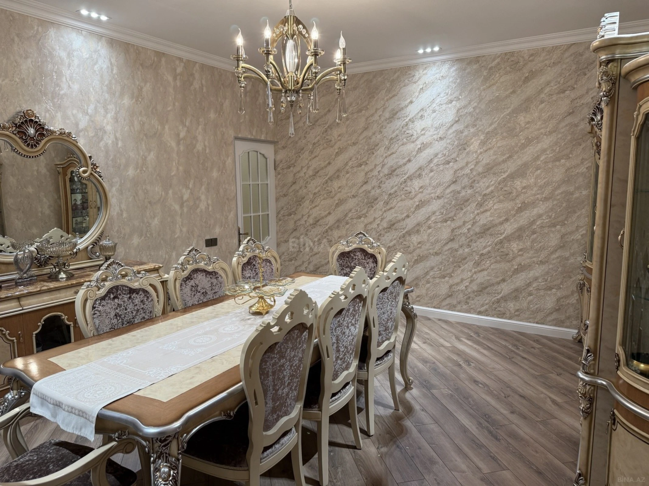 Satılır 5 otaqlı həyət evi 156 m²