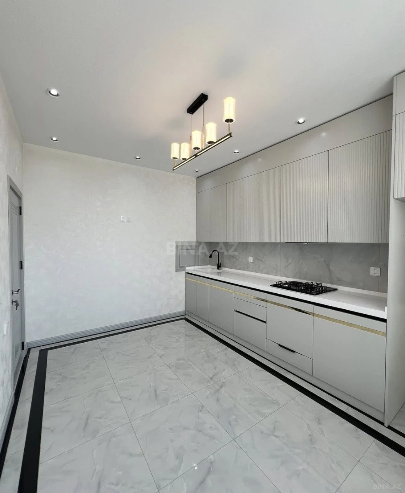 Satılır 3 otaqlı mənzil 123 m²