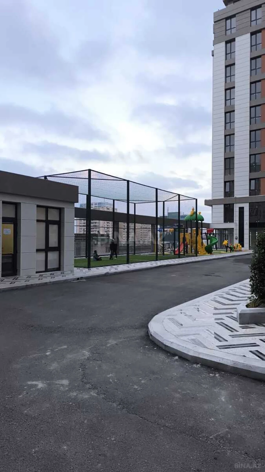 Satılır 3 otaqlı mənzil 127 m²