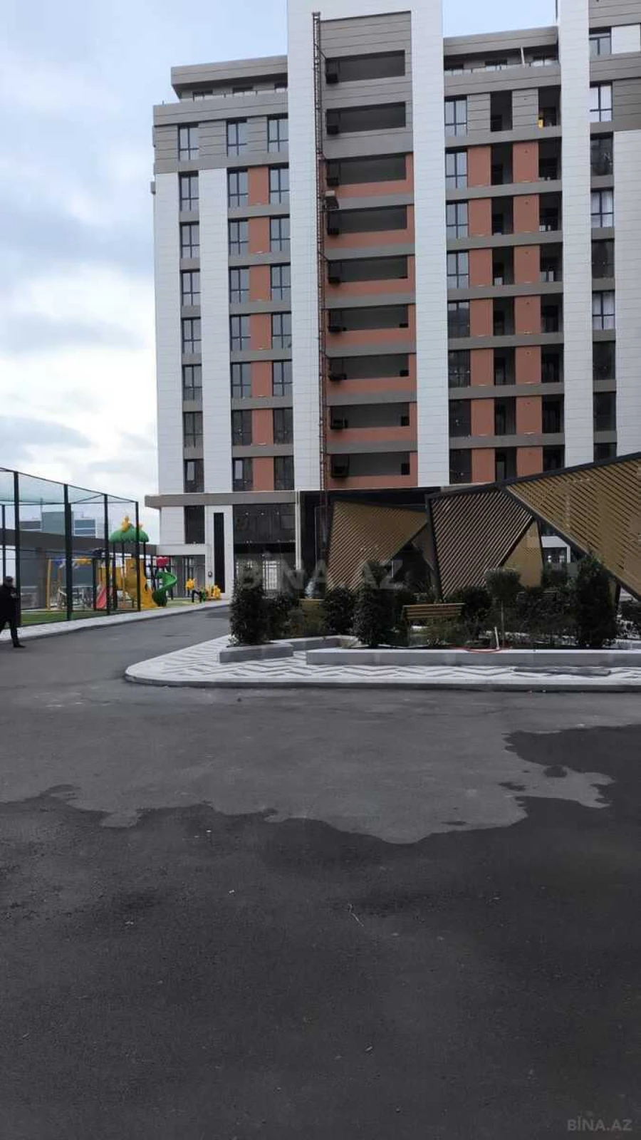 Satılır 3 otaqlı mənzil 127 m²