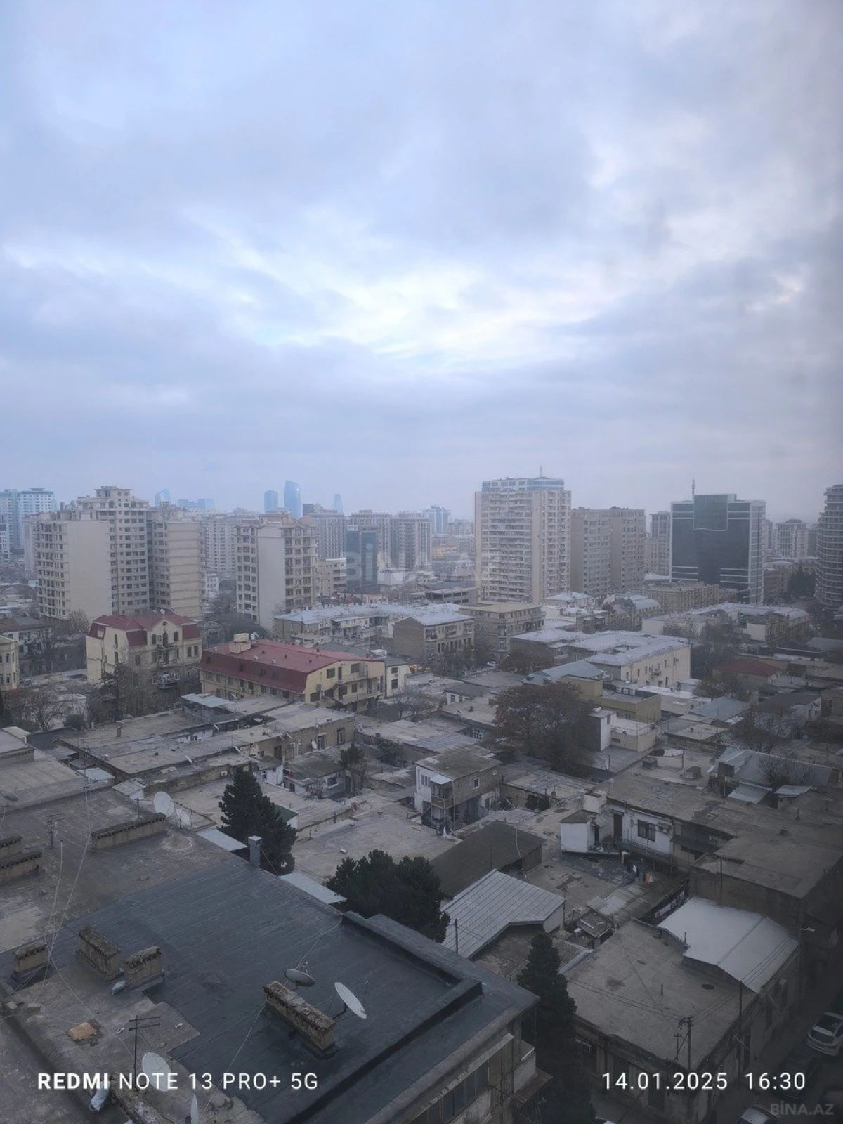 Satılır 3 otaqlı mənzil 127 m²