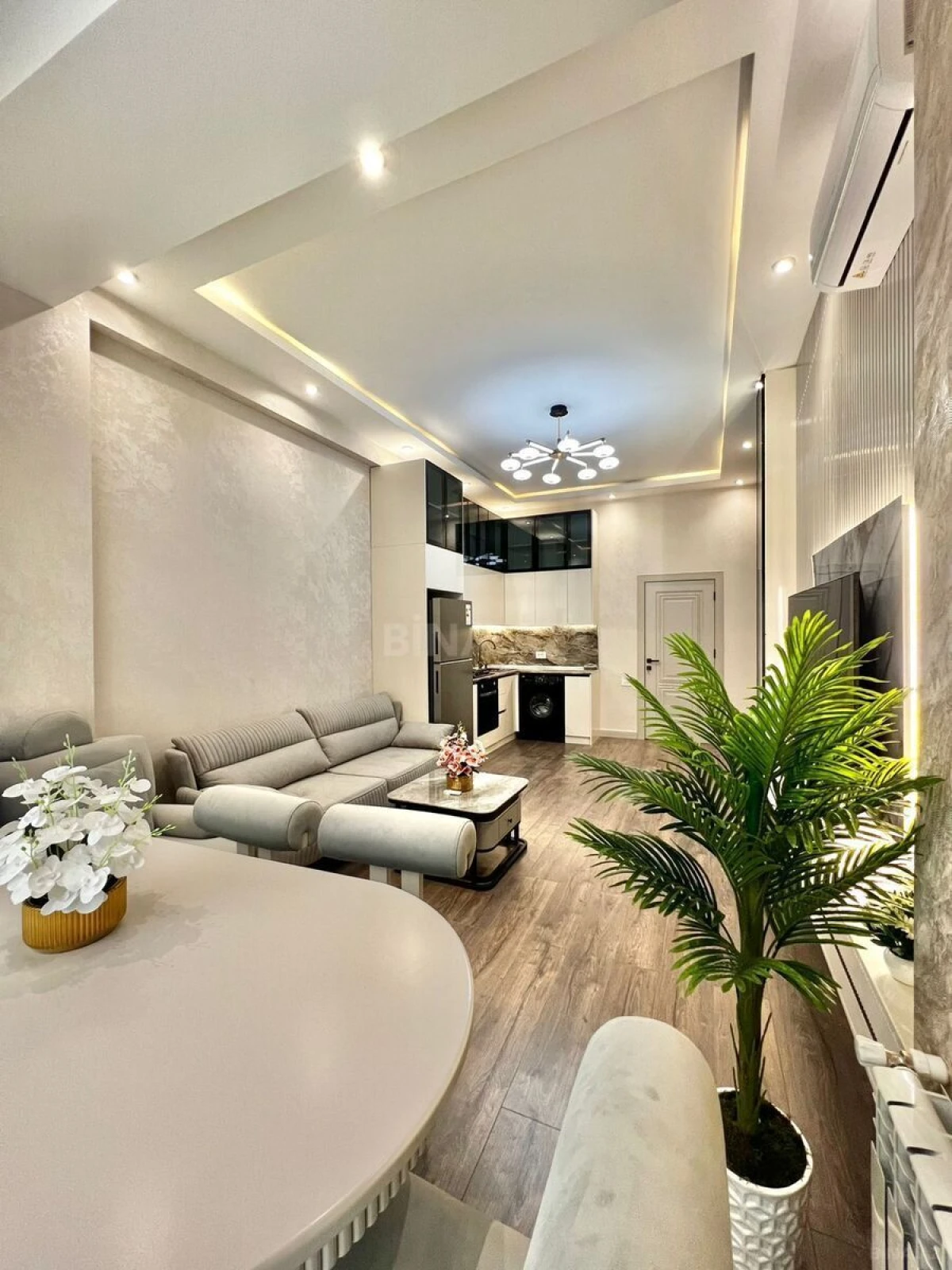 Kirayə verilir 2 otaqlı mənzil 70 m²