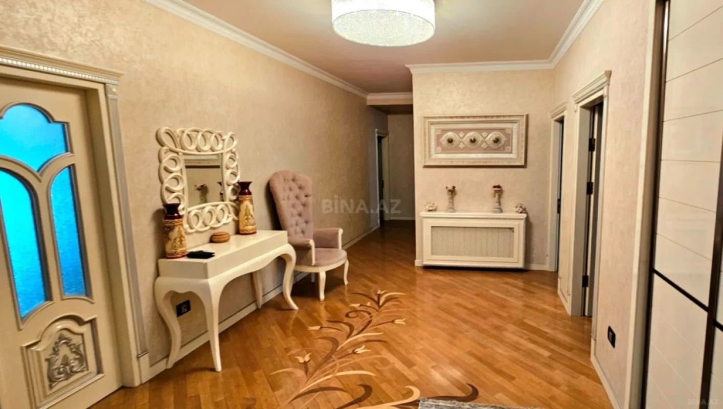 Satılır 5 otaqlı mənzil 225 m²