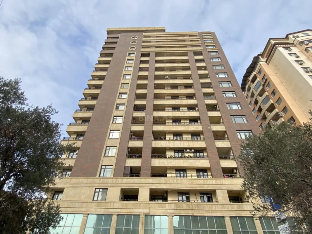 Satılır 5 otaqlı mənzil 225 m²