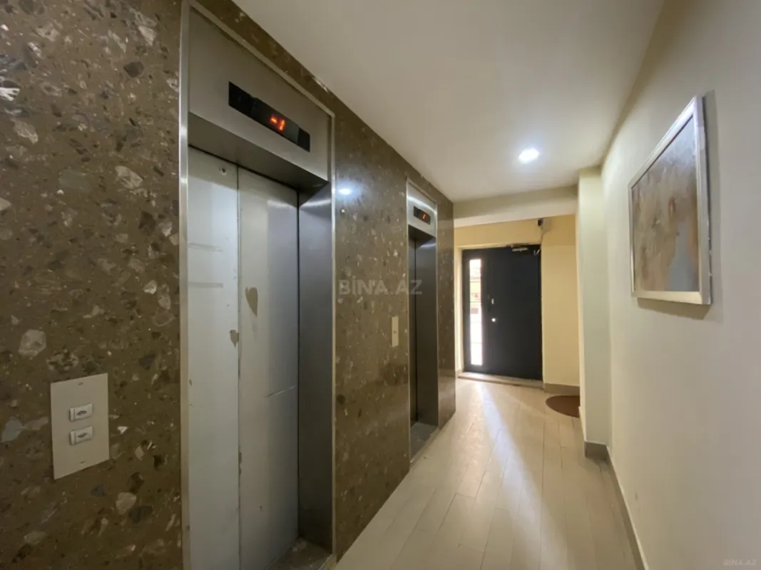 Satılır 5 otaqlı mənzil 225 m²