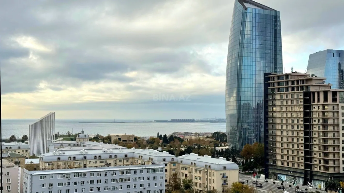 Satılır 5 otaqlı mənzil 225 m²