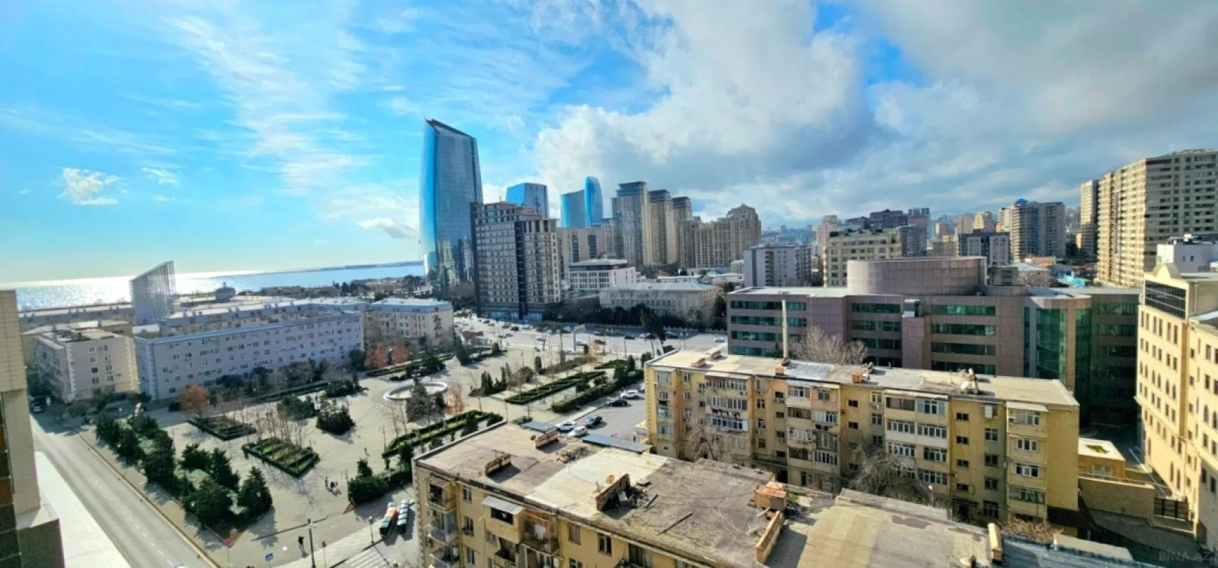 Satılır 5 otaqlı mənzil 225 m²