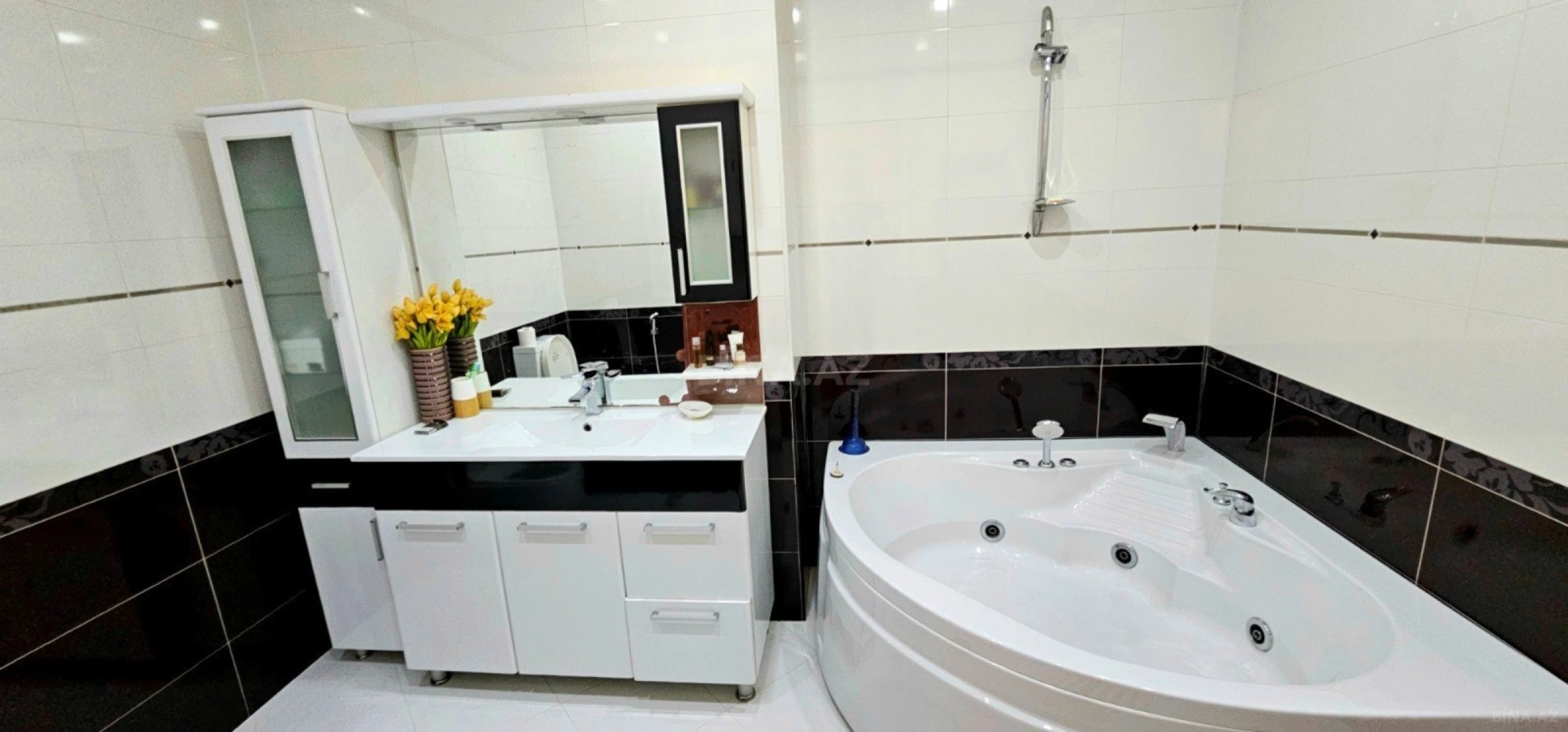 Satılır 5 otaqlı mənzil 225 m²
