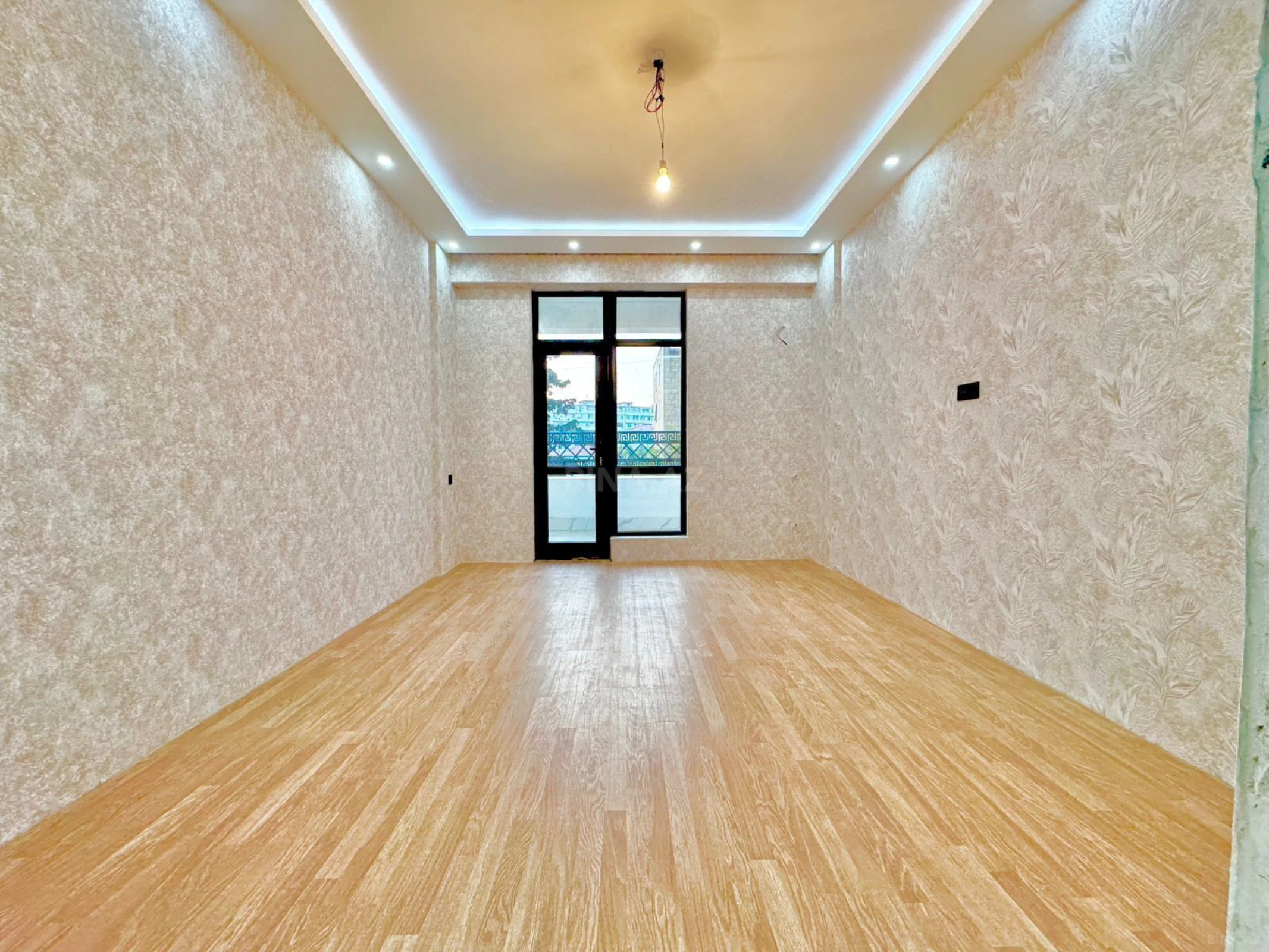 Satılır 3 otaqlı mənzil 92 m²