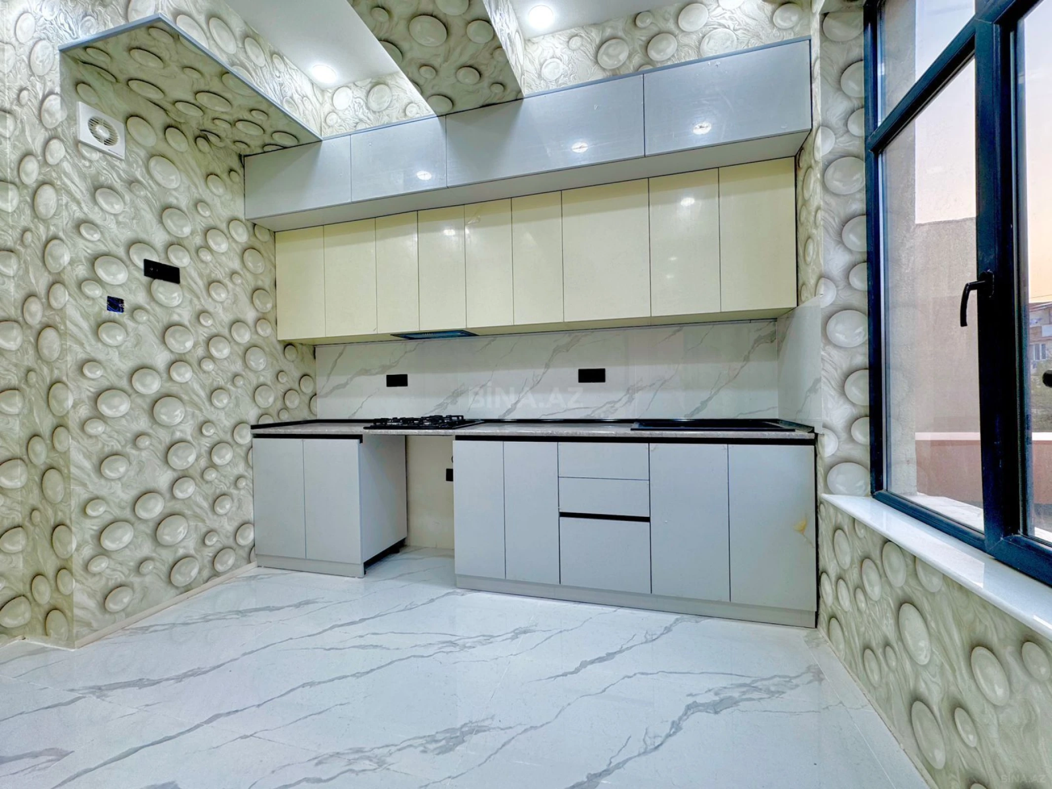 Satılır 3 otaqlı mənzil 92 m²