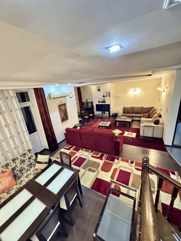 Satılır 4 otaqlı mənzil 180 m²