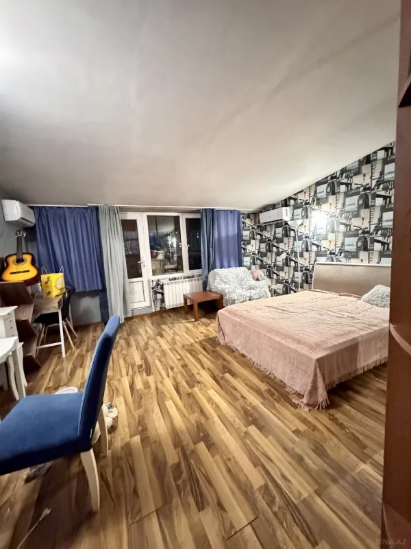 Satılır 4 otaqlı mənzil 180 m²