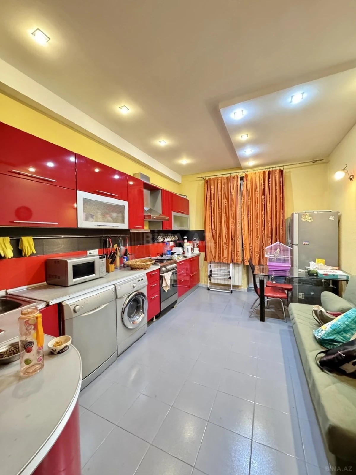 Satılır 4 otaqlı mənzil 180 m²