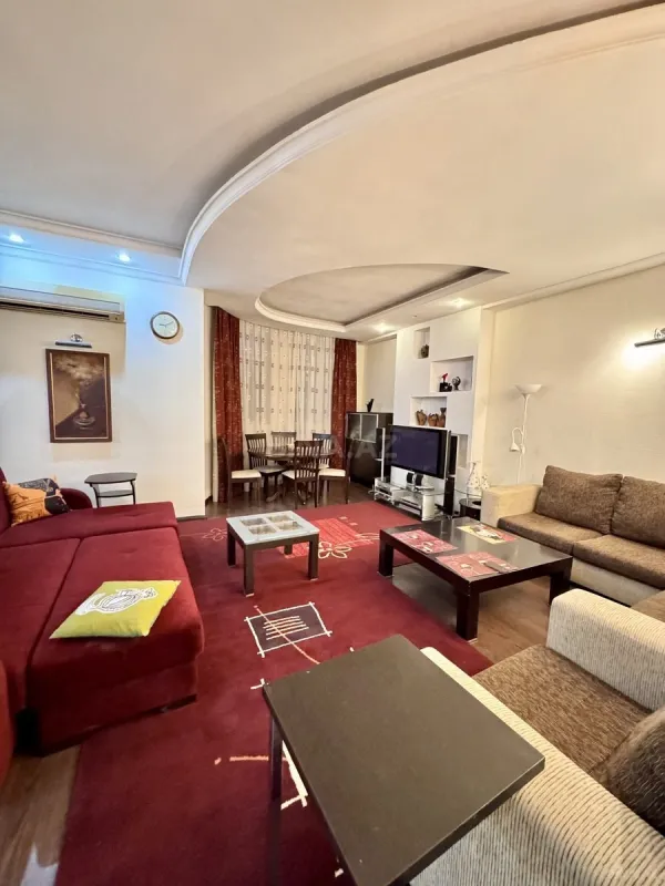 Satılır 4 otaqlı mənzil 180 m²