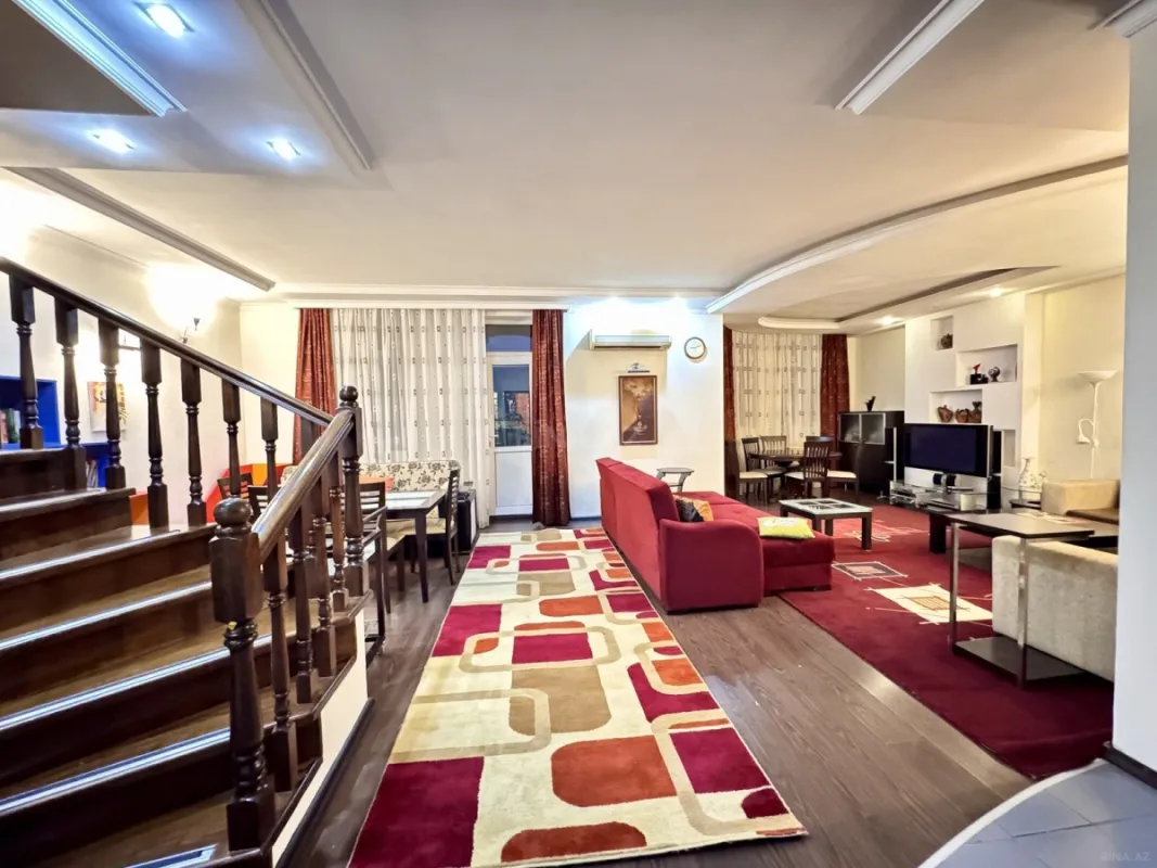 Satılır 4 otaqlı mənzil 180 m²