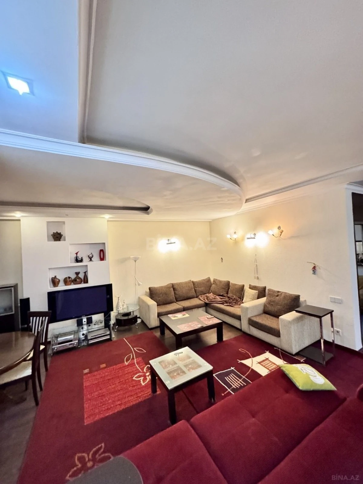 Satılır 4 otaqlı mənzil 180 m²