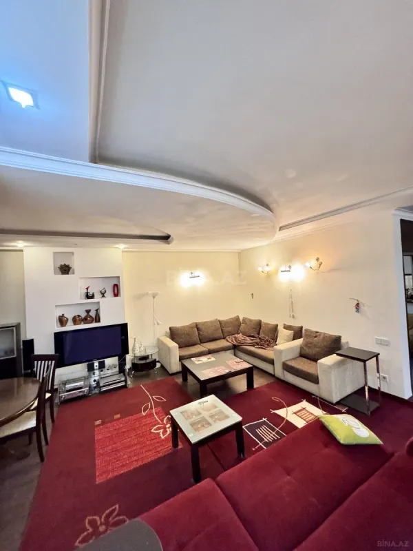 Satılır 4 otaqlı mənzil 180 m²