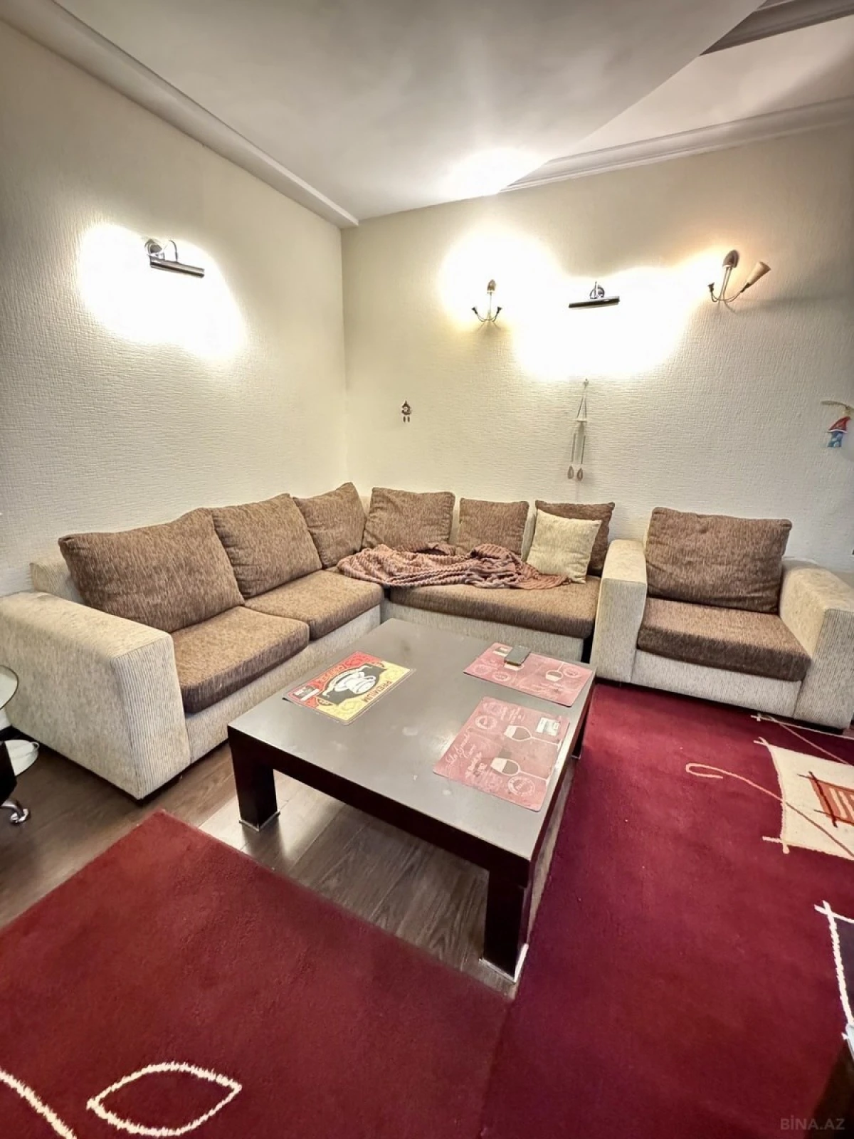 Satılır 4 otaqlı mənzil 180 m²