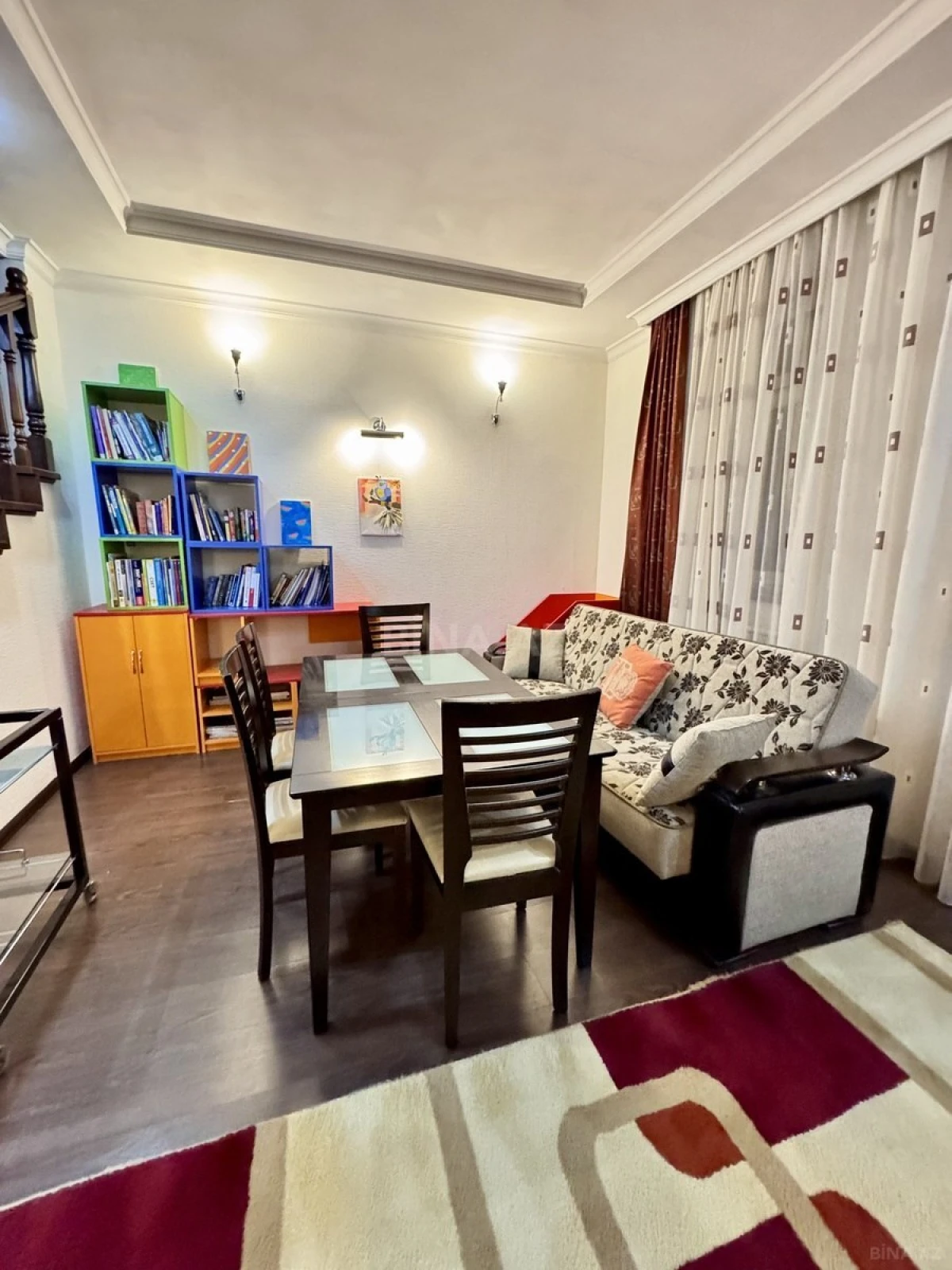Satılır 4 otaqlı mənzil 180 m²