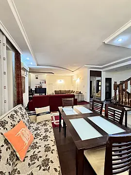 Satılır 4 otaqlı mənzil 180 m²