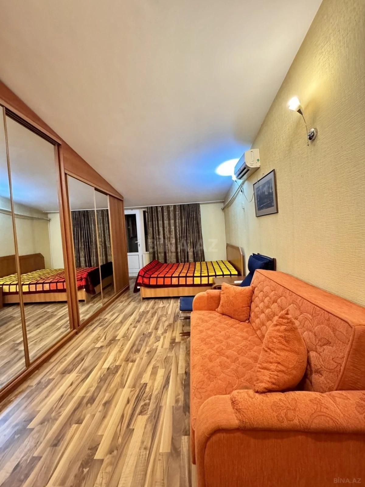 Satılır 4 otaqlı mənzil 180 m²