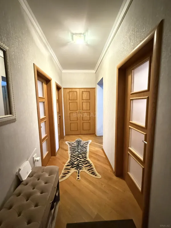 Satılır 4 otaqlı mənzil 120 m²