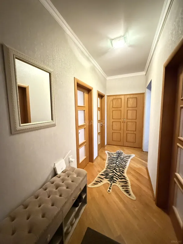 Satılır 4 otaqlı mənzil 120 m²