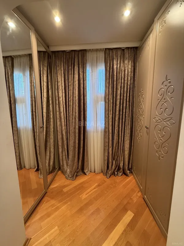 Satılır 4 otaqlı mənzil 120 m²