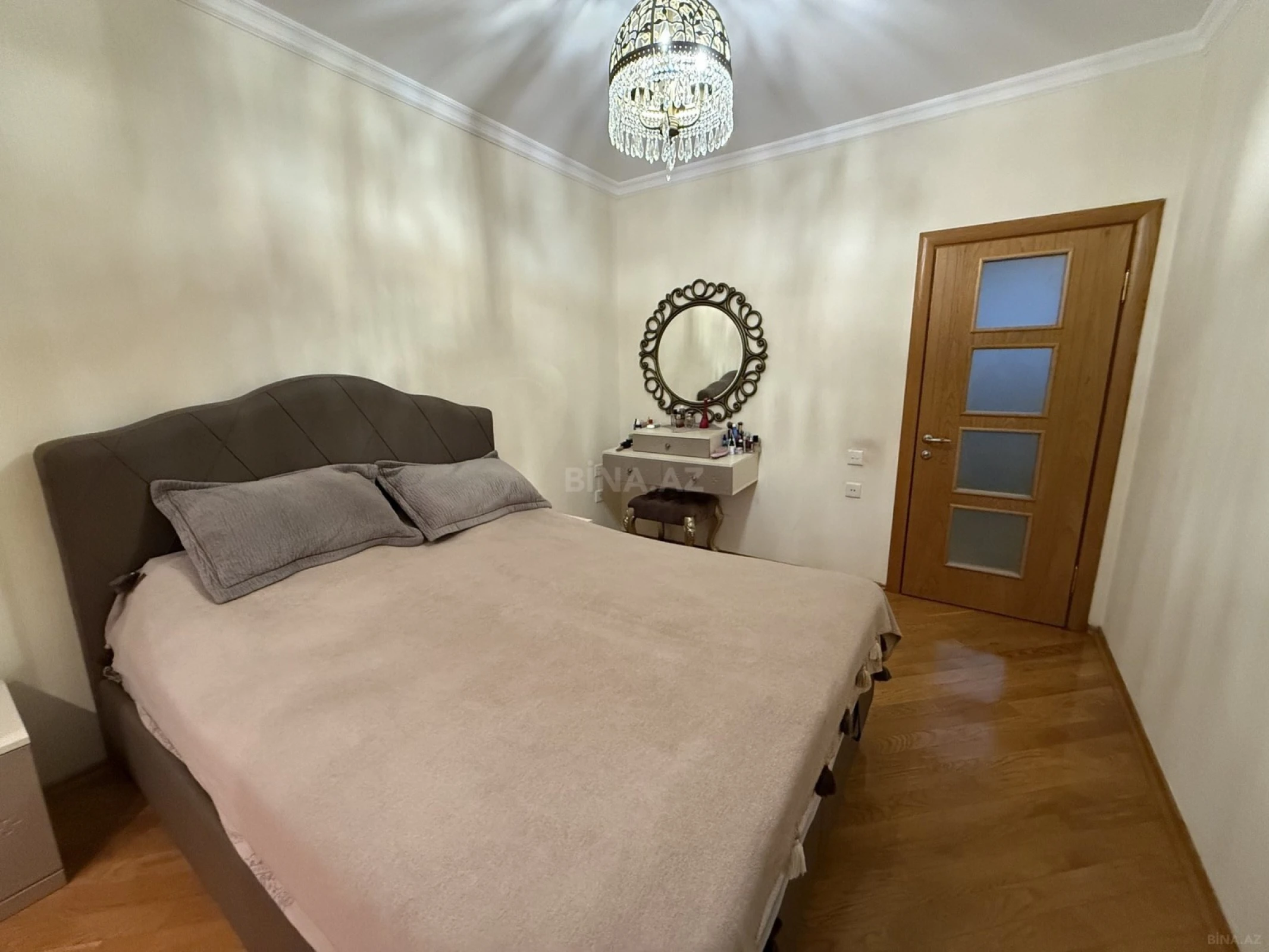 Satılır 4 otaqlı mənzil 120 m²