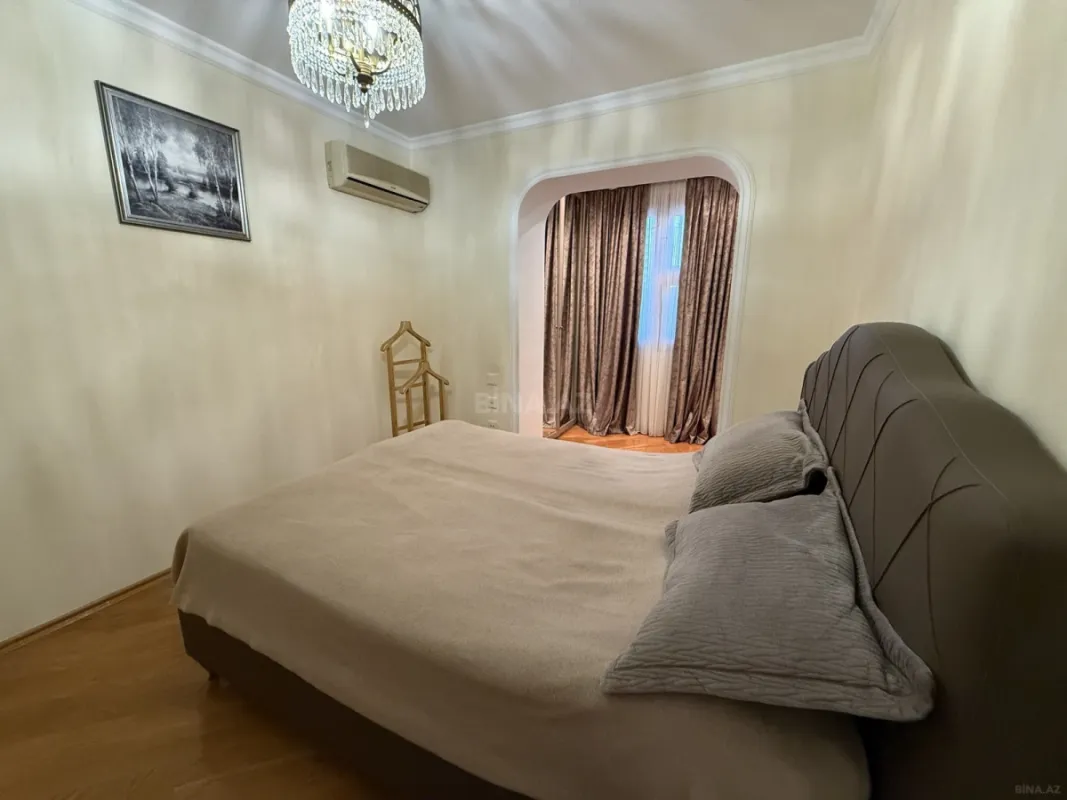Satılır 4 otaqlı mənzil 120 m²