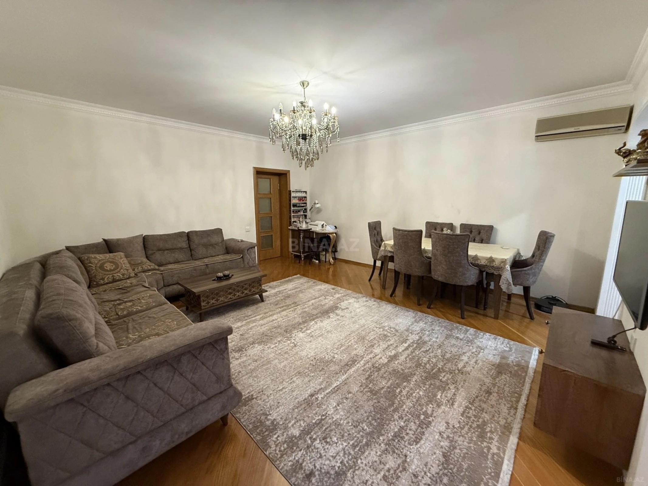 Satılır 4 otaqlı mənzil 120 m²