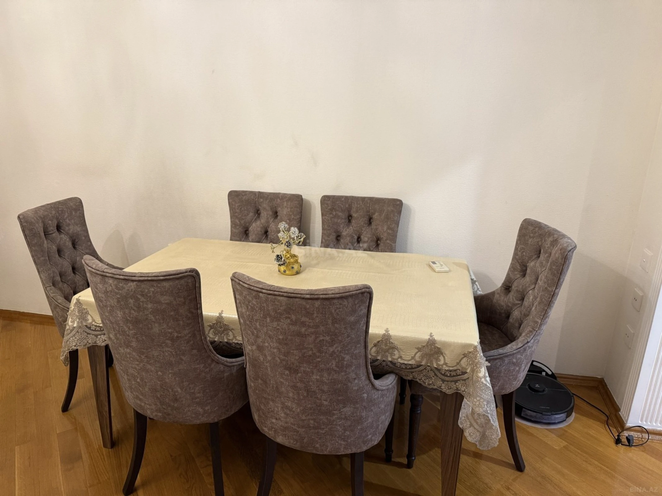 Satılır 4 otaqlı mənzil 120 m²