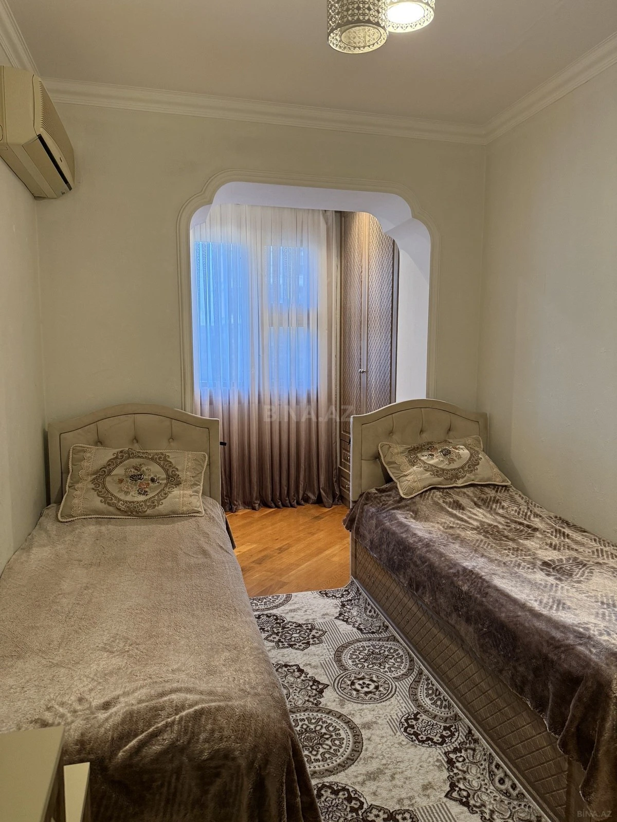 Satılır 4 otaqlı mənzil 120 m²