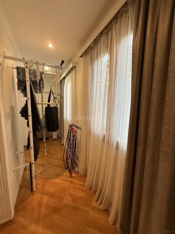 Satılır 4 otaqlı mənzil 120 m²