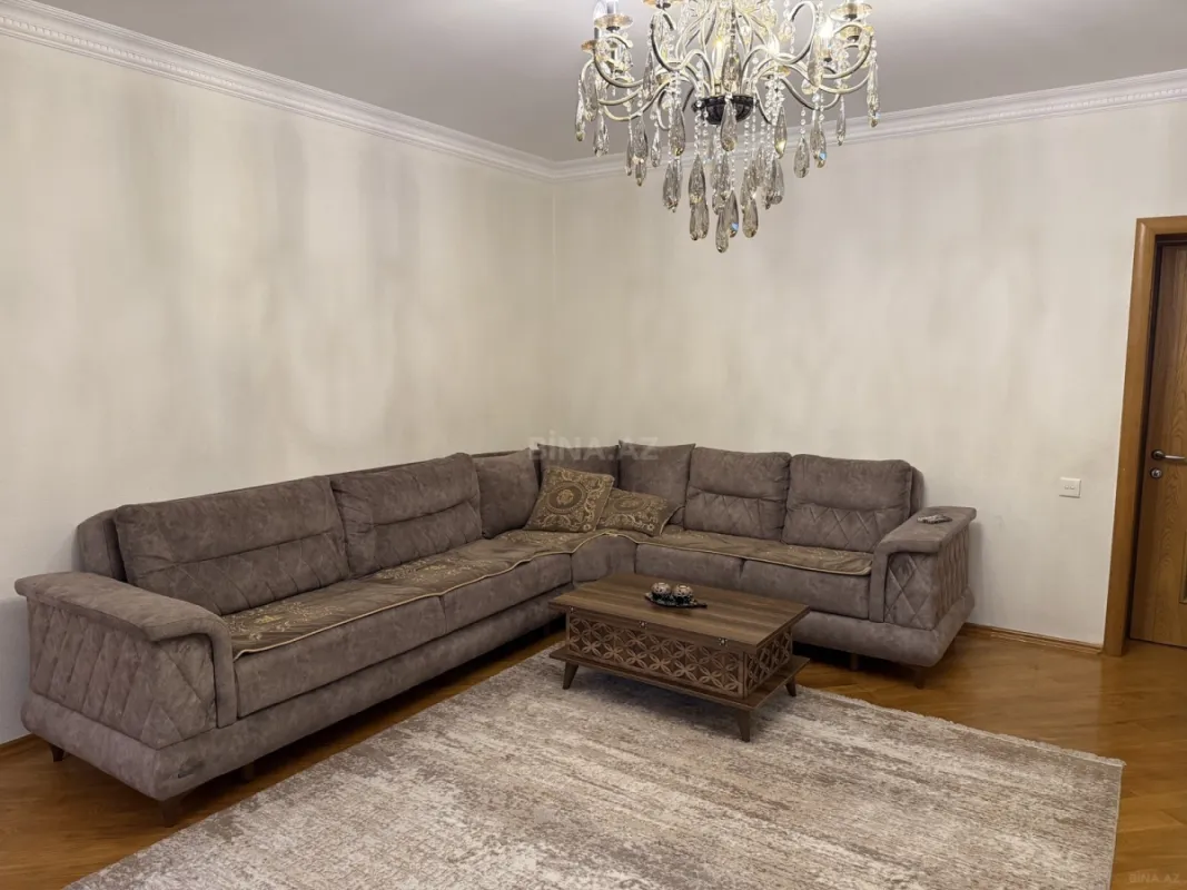Satılır 4 otaqlı mənzil 120 m²