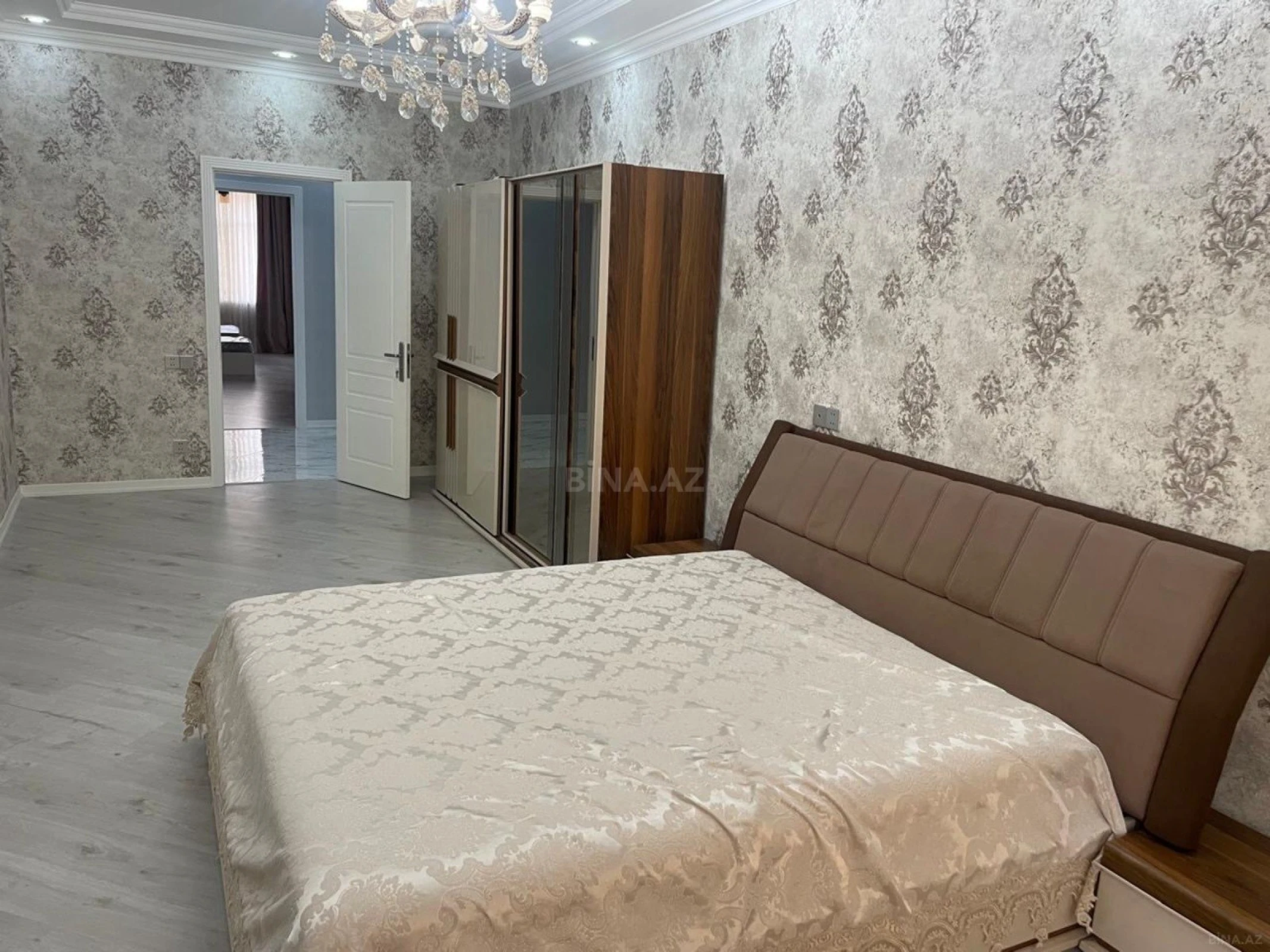 Kirayə verilir 3 otaqlı mənzil 155 m²