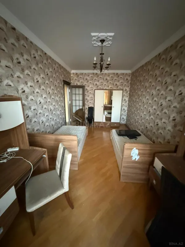 Satılır 4 otaqlı mənzil 169 m²