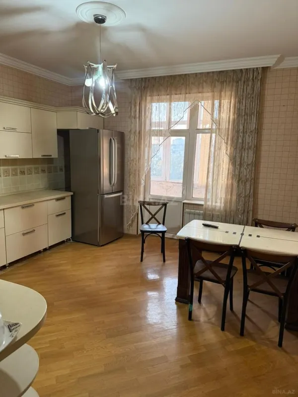 Satılır 4 otaqlı mənzil 169 m²