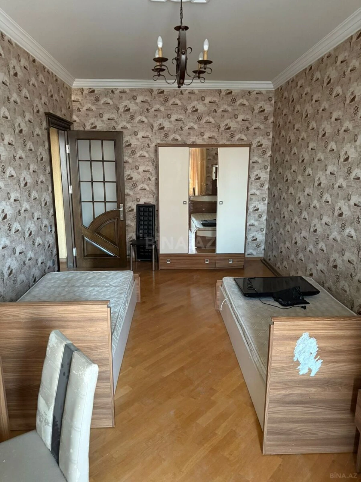 Satılır 4 otaqlı mənzil 169 m²