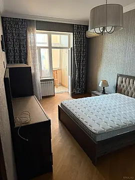 Satılır 4 otaqlı mənzil 169 m²