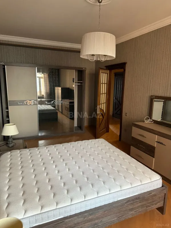 Satılır 4 otaqlı mənzil 169 m²