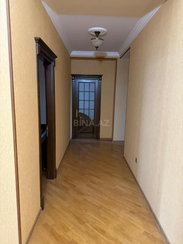 Satılır 4 otaqlı mənzil 169 m²
