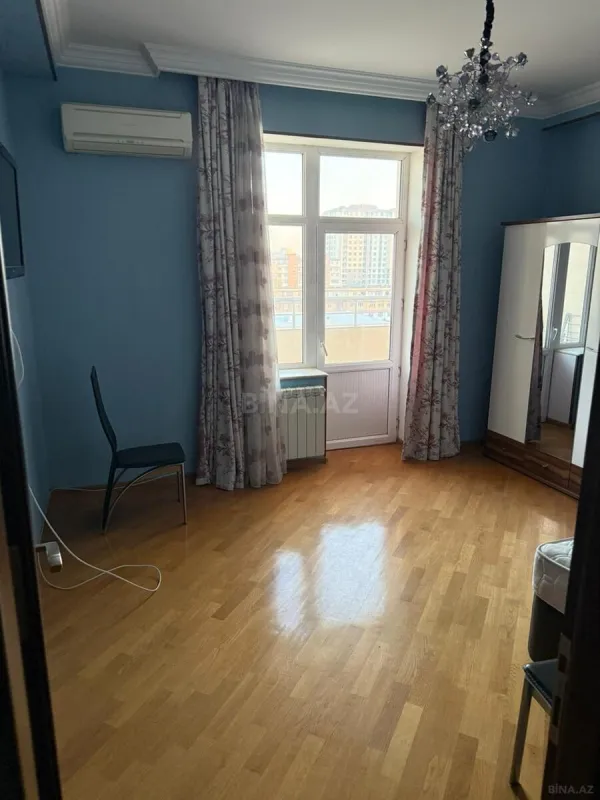 Satılır 4 otaqlı mənzil 169 m²