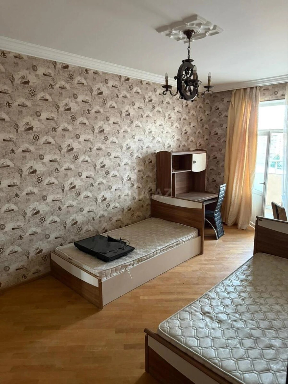 Satılır 4 otaqlı mənzil 169 m²