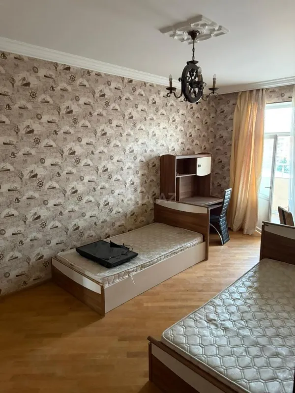 Satılır 4 otaqlı mənzil 169 m²